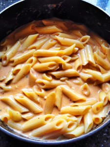 tomato garlic cream pasta